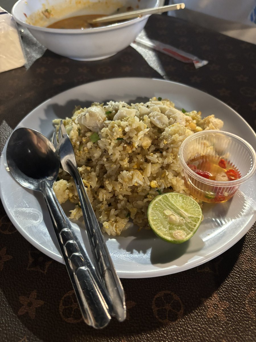 d13_ng's tweet photo. タイ飯🇹🇭Ayutthaya🐘アユタヤ名物、ロティサイマイお���しかった(2枚目) https://t.co/4kNlvnFhl0