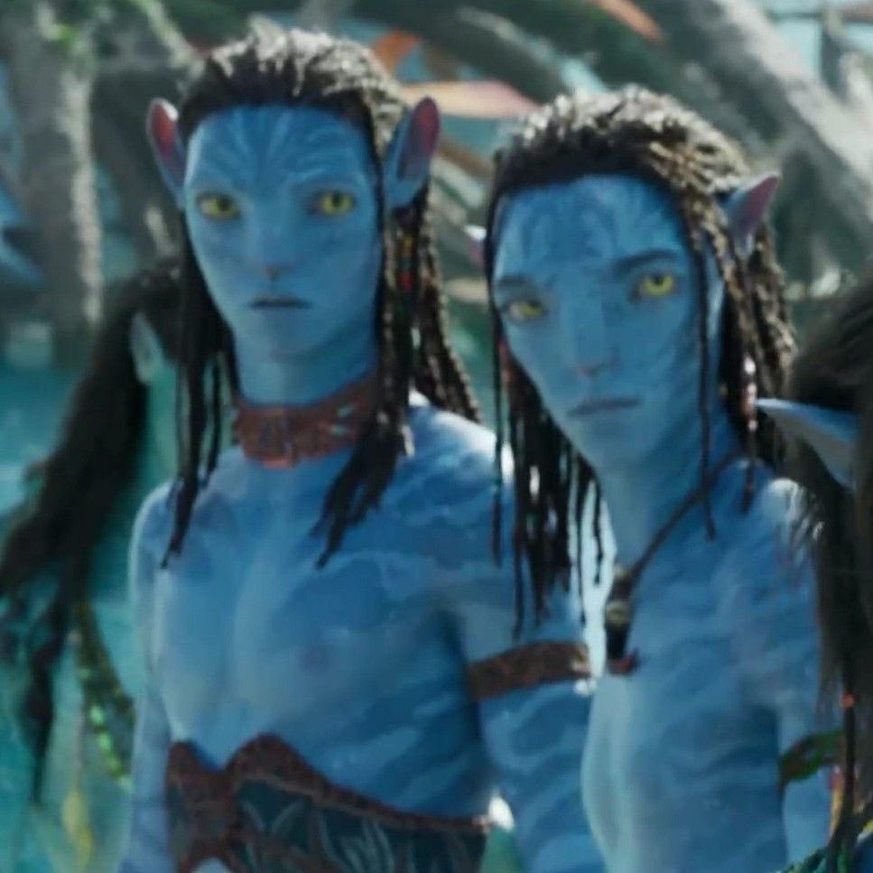 คนนึงคล้ายแม่ อีกคนคล้ายพ่อ แต่สองคนหน้าคล้ายกัน ต่างกันแค่ขนคิ้ว 😞