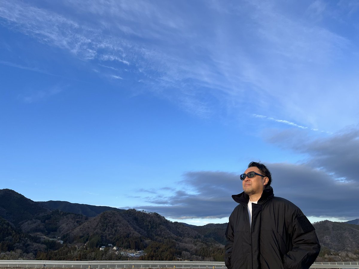 明けましておめでとう御座います㊗️
今年もよろしくお願い致します🤲

パーキングエリアにてふいに撮影。