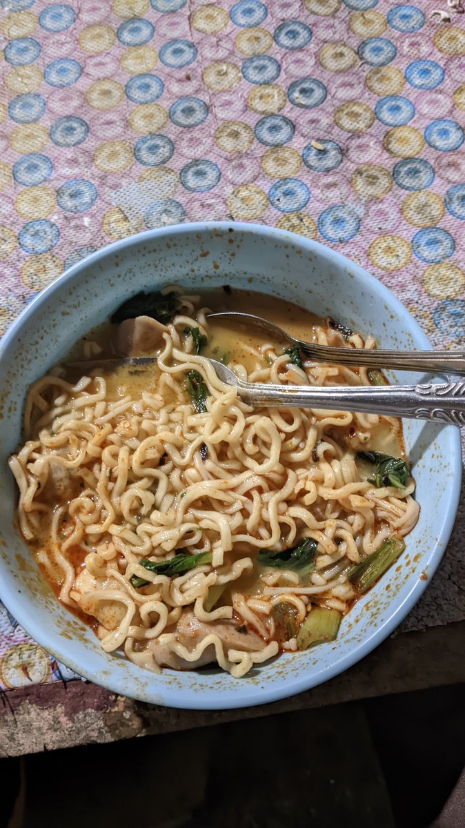 Indomie tori tori an tuh enak banget ges