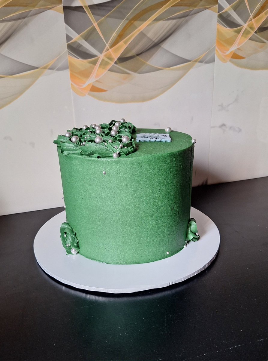 halimahfat1's tweet photo. Fresh vibes and emerald dreams, this green cake is the perfect slice of nature 🌿🍰
0782663991 or 0705932563 both on WhatsApp https://t.co/VhDvUEnO1s