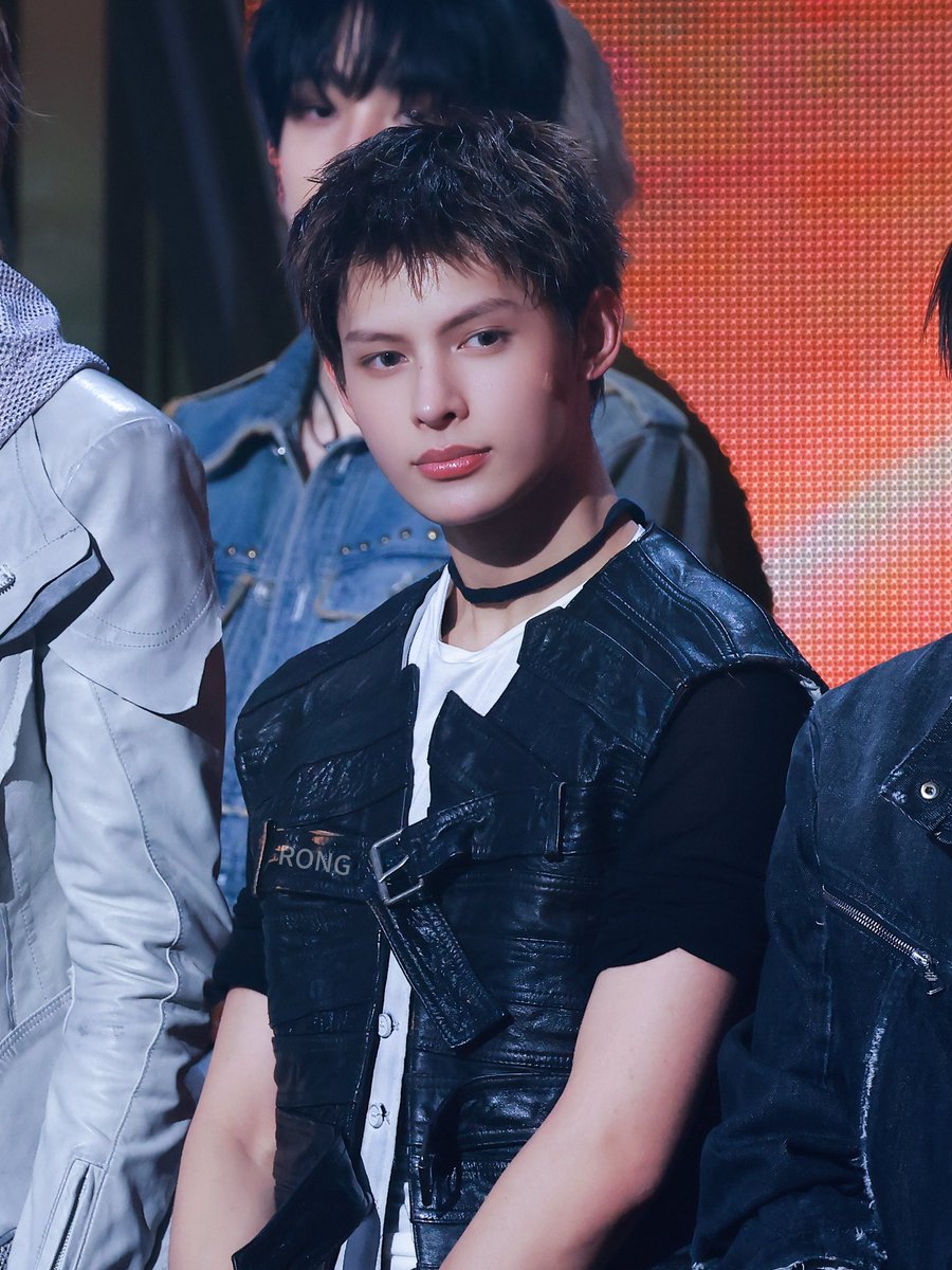 _RRongSandman's tweet photo. 251231 MBC

#JAMES #제임스 #趙雨凡 #CORTIS #코르티스 https://t.co/BbhVzqXBf2