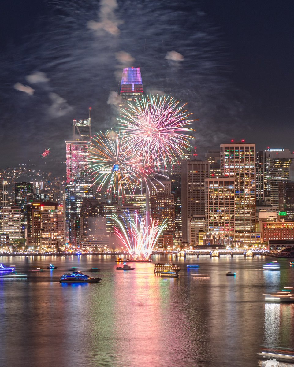 onlyinsf's tweet image. Cheers to 2026! 🎉

Happy New Year from SF!
👉 bit.ly/4apv9ru

Don’t miss it—tune in on New Year’s Day to see SF’s first Rose Parade float in 50 years. We’re showing the world what makes San Francisco special, and it’s a sight you won’t want to miss!

📸 punksworld
