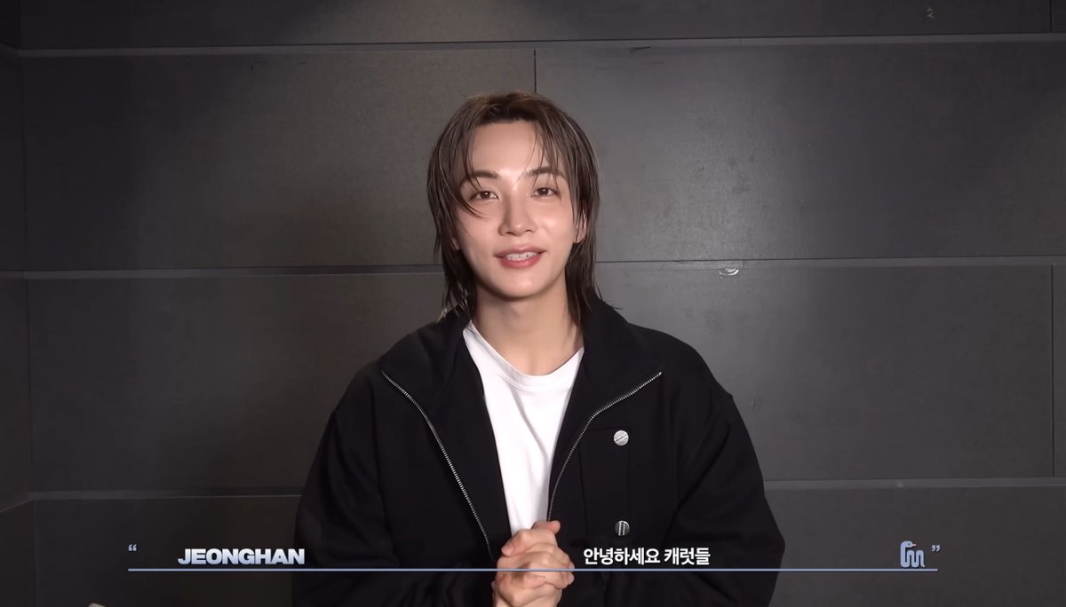 flamehanie's tweet image. i guess jeonghan changed his outfit on purpose since it was for two different new year’s greeting videos filmed THAT DAY in september 2024, a few days before he enlisted😭

2026                                                 2025