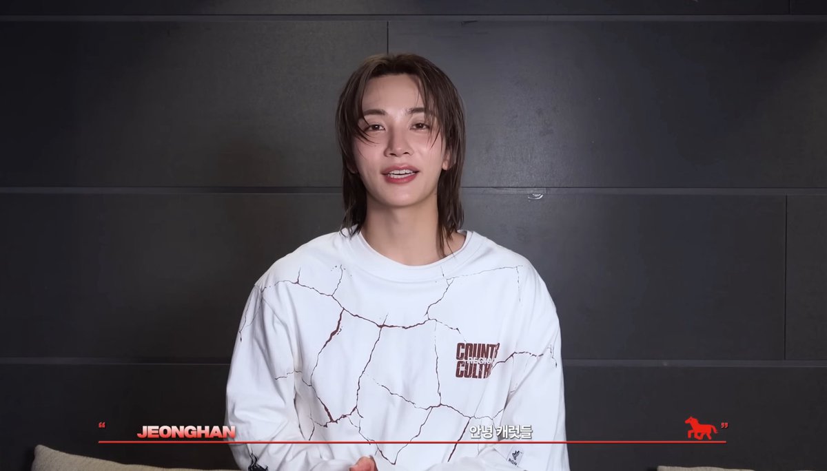 flamehanie's tweet image. i guess jeonghan changed his outfit on purpose since it was for two different new year’s greeting videos filmed THAT DAY in september 2024, a few days before he enlisted😭

2026                                                 2025