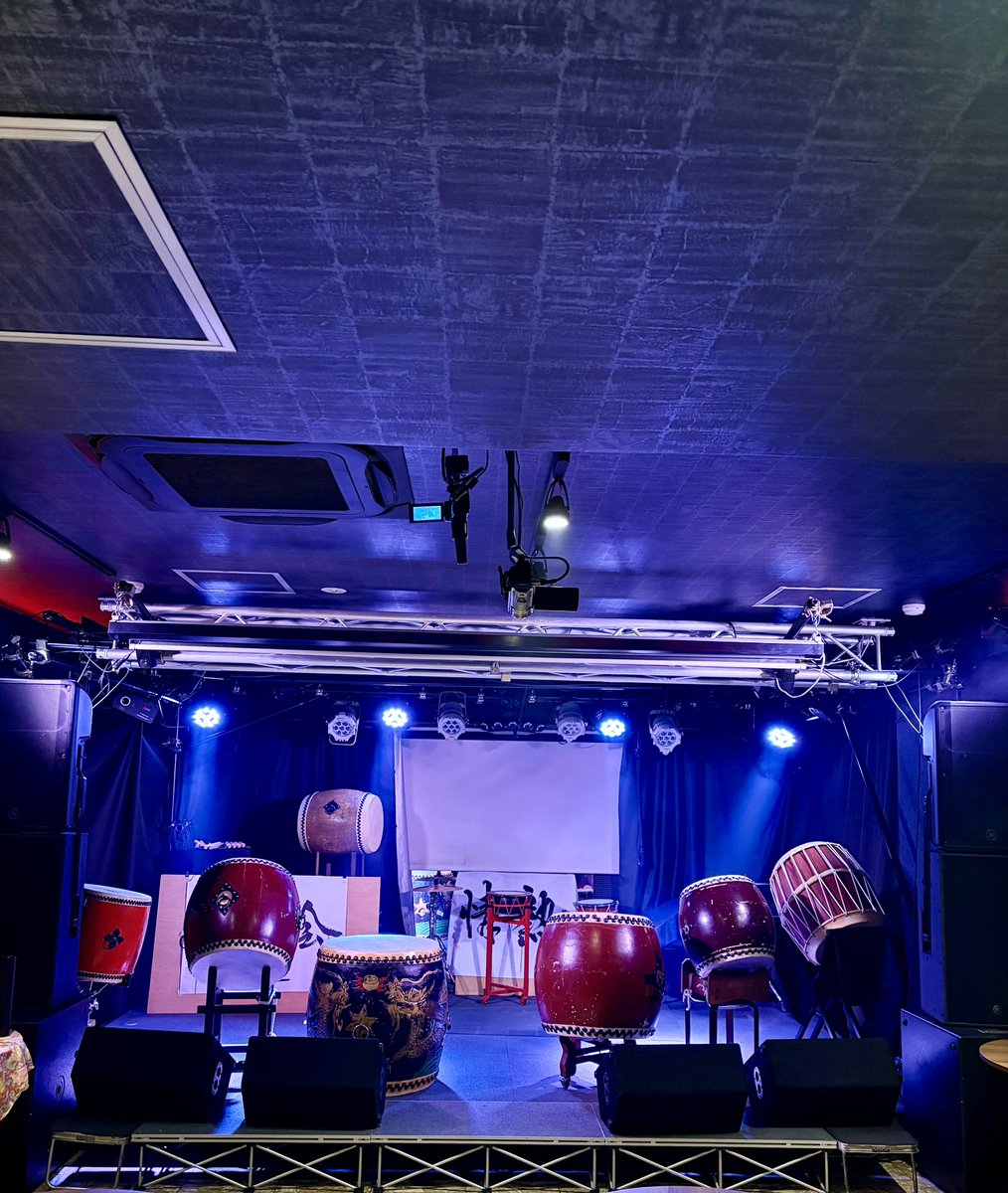 ENLAB_HORI's tweet photo. あけましておめでとうございます！

今年はロンドンからのお客様と一緒に太鼓を叩いてスタートしました

大晦日と元日はお休みさせてもらう予定が両日とも仕事が入ってしまい大変ながらもEN-LAB.にとってはありがたい年末年始となりました

2026年もどうぞよろしくお願いします https://t.co/L2XBRC7Mdc