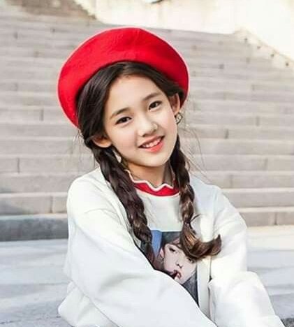 mezloops's tweet image. Rora is literally the older version of herself