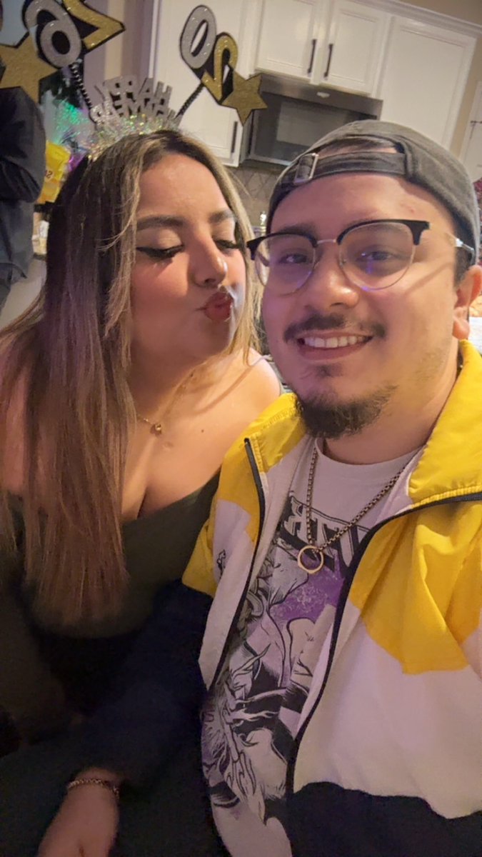 passchechantel's tweet photo. Hey 2026 thank you for allowing me to take the loml with me to this new year https://t.co/fXurRAUlpj