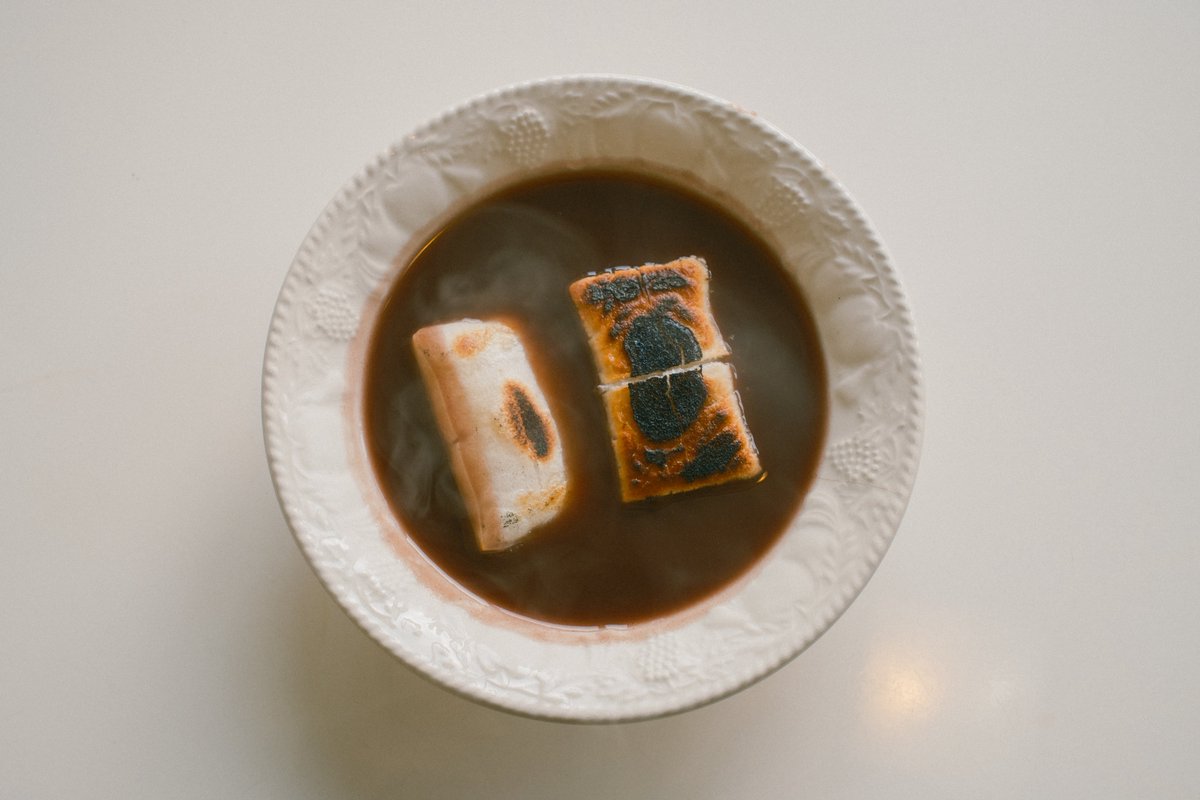 結構日本の食材が簡単に手に入るから良い時代になったもんだ。（昔を知らないけど）

ということで正月らしくお汁粉作ってみた！