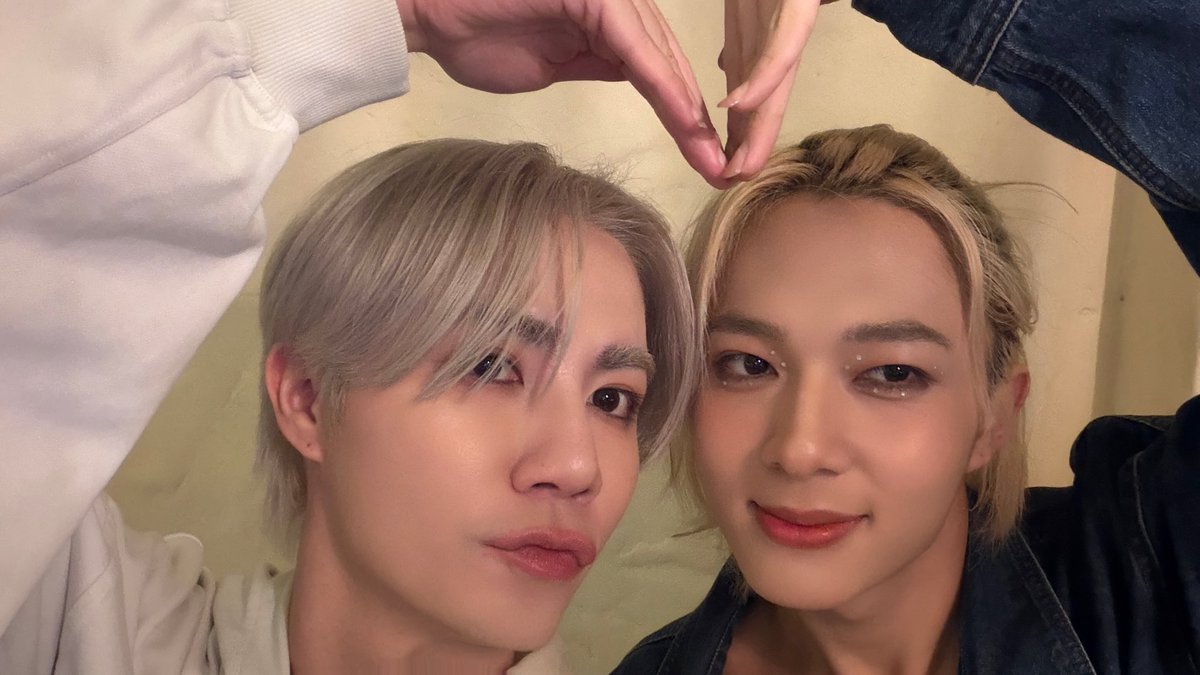 rinvrse's tweet image. ⠀ 
⠀         
HAPPY NEW YEAR! 🎇

hoping that 2026 is as good to me as 2025 was (because it gave me my beautiful boyfriend). 

likewise, i hope everyone has an amazing year! full of happiness and everything you wished for.
⠀ 
⠀