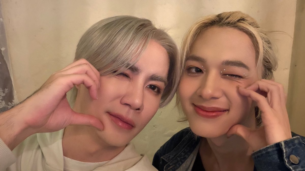 rinvrse's tweet image. ⠀ 
⠀         
HAPPY NEW YEAR! 🎇

hoping that 2026 is as good to me as 2025 was (because it gave me my beautiful boyfriend). 

likewise, i hope everyone has an amazing year! full of happiness and everything you wished for.
⠀ 
⠀