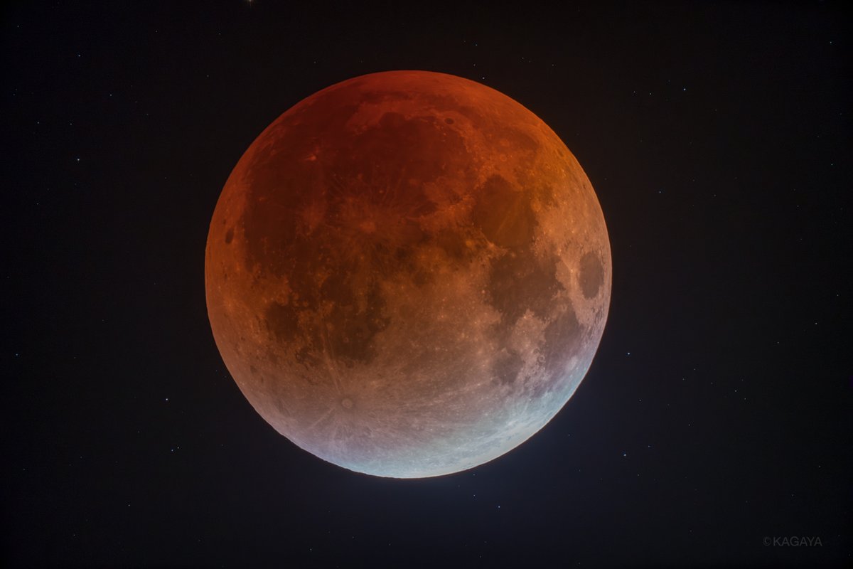 2026年お勧め天文現象（肉眼でOK）
▶3/3　皆既月食
▶3/23　月と昴が近づいて見える
▶4/19　月・金星・昴が集合
▶6/16-18　月・水星・木星・金星が並ぶ
▶8/12-14　ペルセウス座流星群
▶9/25　中秋の名月
▶11月中旬　火星・木星・レグルスが集合
▶12/13-15　ふたご座流星群
写真は昨年の皆既月食