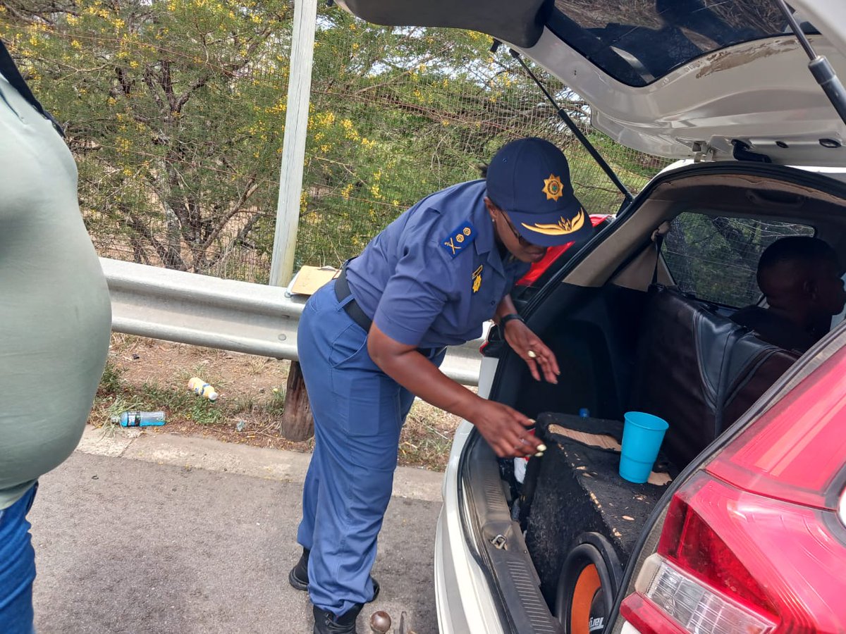 SAPoliceService's tweet photo. #sapsEC The Acting Provincial Commissioner of the Eastern Cape, Major General Thandiswa Kupiso led the roadblock on N2 Kei Bridge on 31 December 2025

As part of #SaferFestiveSeason Operations, Police attached to Amathole District conducted a roadblock to enhance public safety and enforce laws by stopping traffic to check for drunk drivers, unroadworthy vehicles, unlicensed drivers, and illegal goods. During the stop and search, 285 motor vehicle and 556 people were searched and fines to the value of R9300-00

Motorists appreciated the efforts by police members in ensuring safety for all. NP