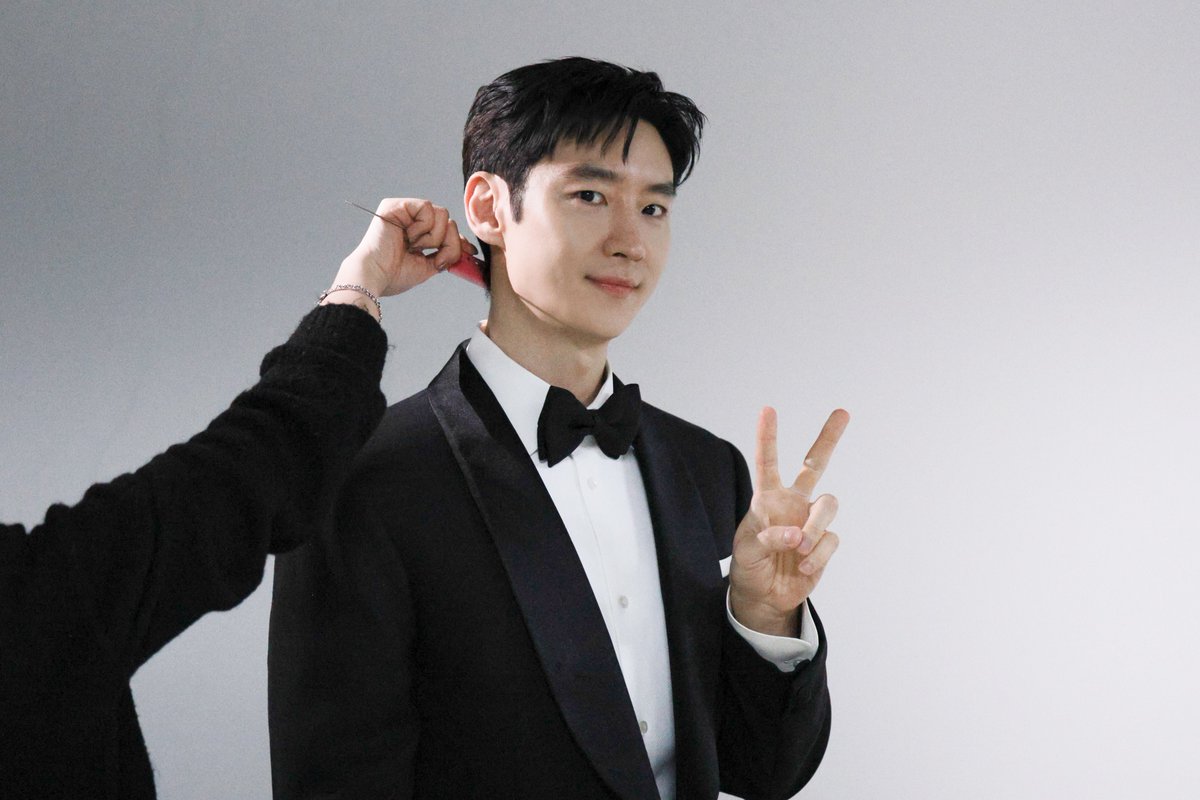 🎉𝑪𝑶𝑵𝑮𝑹𝑨𝑻𝑼𝑳𝑨𝑻𝑰𝑶𝑵𝑺, 𝑱𝑬𝑯𝑶𝑶𝑵🎉

제훈 배우가
2025 SBS 연기대상에서
<모범택시3> 김도기 역으로
영예의 대상을 수상하였습니다🏆💙

2026년에도 제훈 배우의 활발한 활동
많은 기대 부탁드리며,
여러분 모두 새해 복 많이 받으세요🙇‍♂️✨

#이제훈 #LeeJeHoon
#김도기 #모범택시3