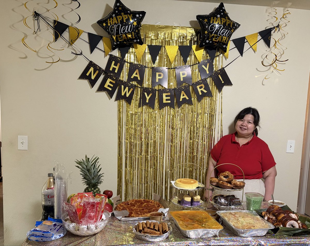 Snowhsnlcute18's tweet photo. Happy New year! https://t.co/IrrHRBcFux