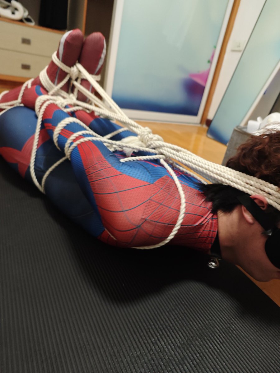 元旦快乐！
变成小蜘蛛🕸️啦🤪
<a href="/kkksss96019/">贺临渊</a>