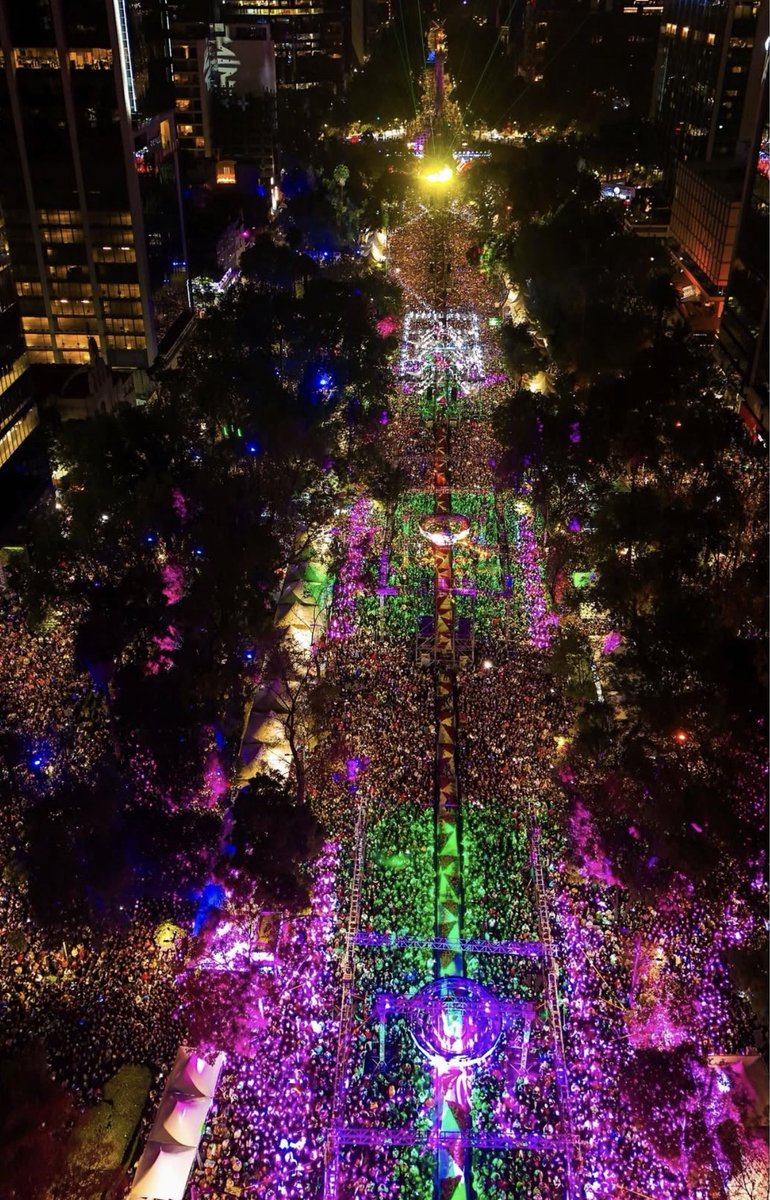 arca just made history in Mexico City, in a time when so many countries are shifting to the right, it feels powerful to see a government publicly amplify queer artists like this, today I’m proud of my country