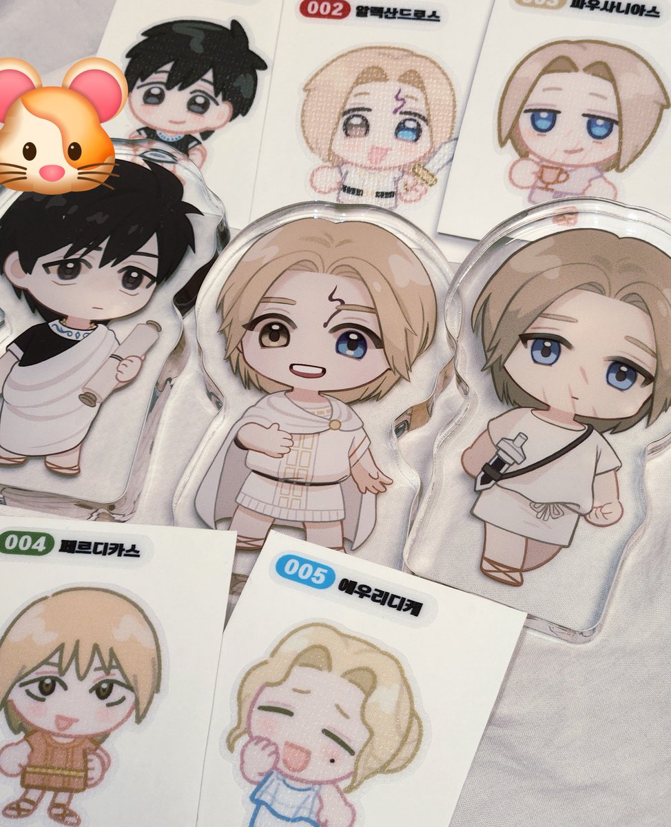 히스토리에 애니화로 북적북적한 와중에 저 자랑 하나만 하겠습니다
이평 님께서 또리에 애깅이들 코롯토와 띠부띠부씰을 보내주셨어요...... 
이거 꿈인가....... 새해에 왜 이리 행복한 일이 많이 일어나지😭😭😭 정말 감사합니다...