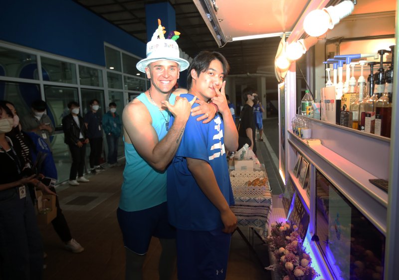 ＂다른 팀에선 2군＂ 오승환 돌직구가 기폭제→고등학생에게도 질문하는 원태인, '운명의' 2026년 얼마나 더 성장할까 (출처 : 네이버 스포츠) naver.me/xwwqLa3O