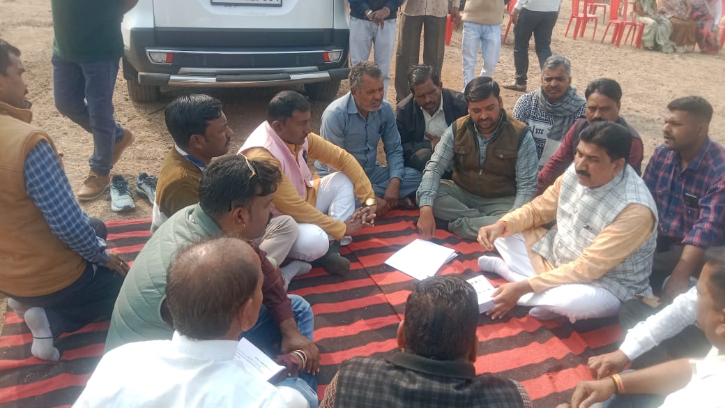 #बूथ_चलो_अभियान के अंतर्गत मल्हारगढ़ एवं पिपलियामंडी के शहरी केंद्रों पर नव मतदाता सूची का वितरण किया। इस अवसर पर अभियान प्रगति को लेकर कार्यकर्ताओं से चर्चा की।
मल्हारगढ़ शहरी केंद्र के बूथ क्रमांक 55 एवं पिपलिया मंडी के बूथ क्रमांक 80 से 84 तक पर संपर्क किया।