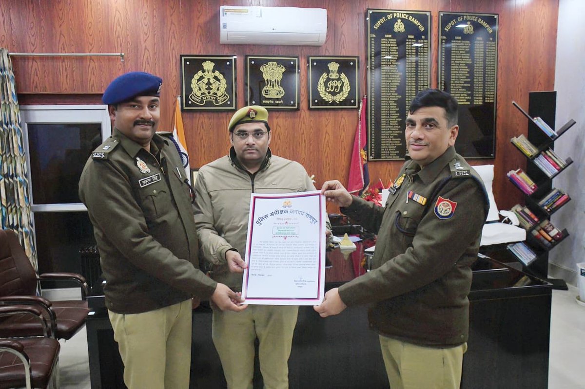 rampurpolice's tweet photo. #एसपीˍरामपुर एवं अपर पुलिस अधीक्षक, रामपुर द्वारा आइजीआरएस सेल में नियुक्त उ0नि0 सतराज सिंह (प्रभारी आइजीआरएस सेल) , क0 ऑ0 ग्रेड- बी संजीव कुमार, मुख्य आरक्षी नईम अहमद को उत्साहवर्धन हेतु प्रशस्ति पत्र प्रदान कर सम्मानित किया गया ।
                   #एसपीˍरामपुर एवं अपर पुलिस अधीक्षक, रामपुर / नोडल अधिकारी आईजीआरएस के नेतृत्व में आइजीआरएस कार्यालय द्वारा शिकायतों का निस्तारण उच्च स्तर पर किया जा रहा है । जिसके फलस्वरूप माह नवम्बर-2025 में शासन स्तर से हुई समीक्षा (मासिक मूल्याकन रिपोर्ट) में जनपद रामपुर ने आइजीआरएस की शिकायतों के निस्तारण के मामले में प्रथम स्थान प्राप्त किया है । वर्ष 2025में प्राप्त होने वाली शिकायतों को जनपदीय पुलिस द्वारा संवेदनशीलता पूर्वक सुना गया एवम् सम्बन्धित अधिकारी द्वारा उसका गुणवत्तापरक निस्तारण पूर्ण किया गया।
#UPPolice 
#RampurPolice