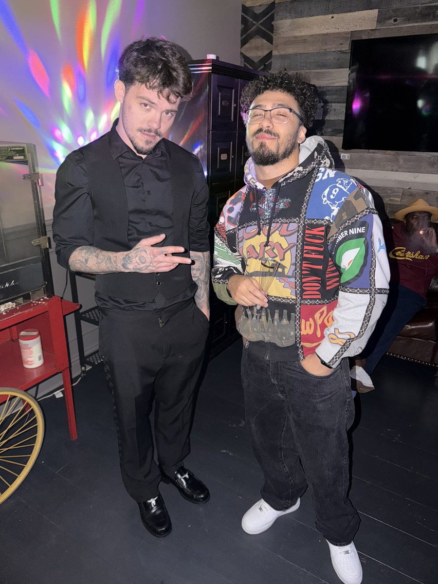 FaZeAdapt's tweet image. Happy new year flock see yall in 2026🫡