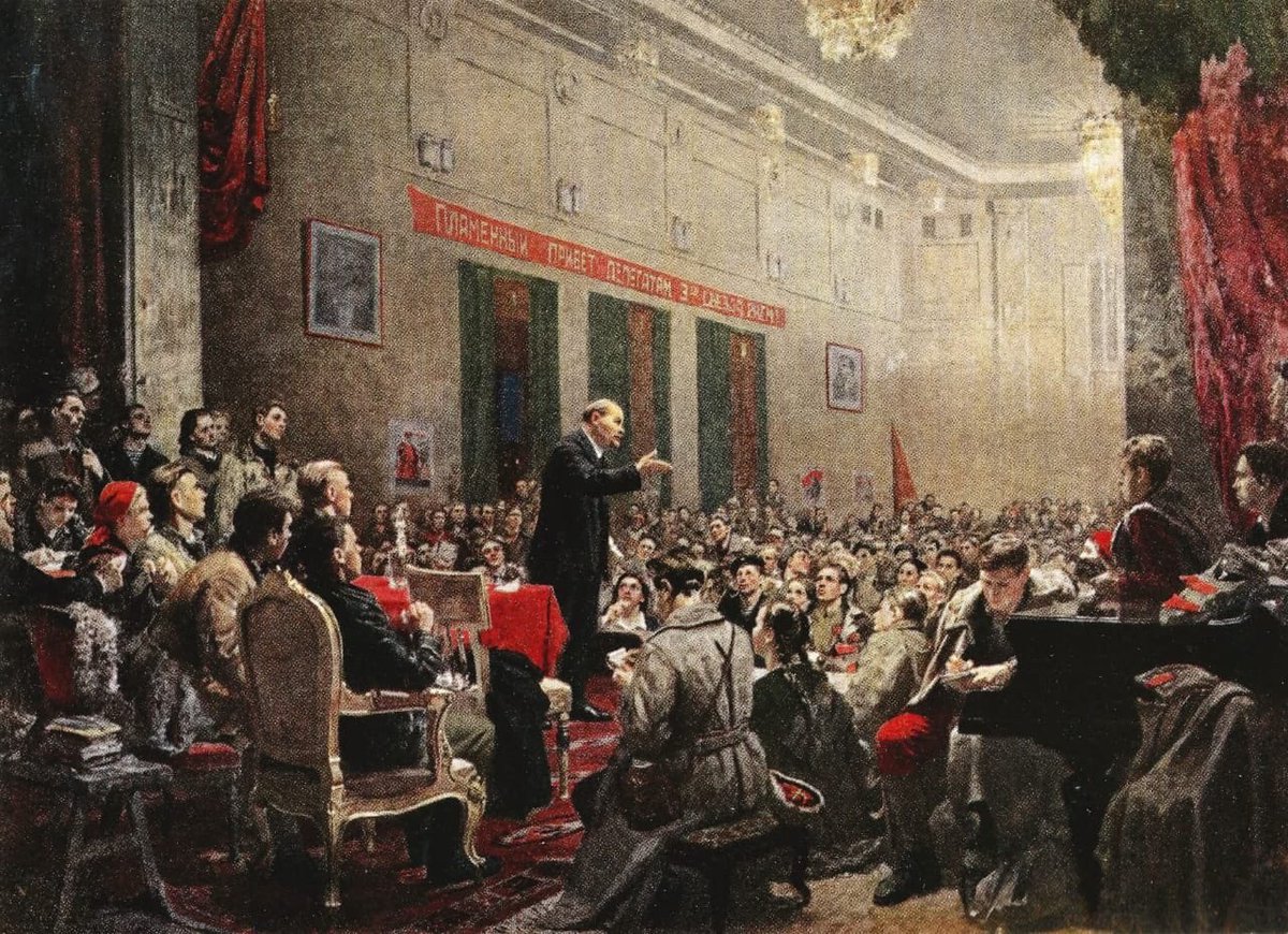 Yo, bombardeando a mis conocidos y amigos con propaganda comunista.