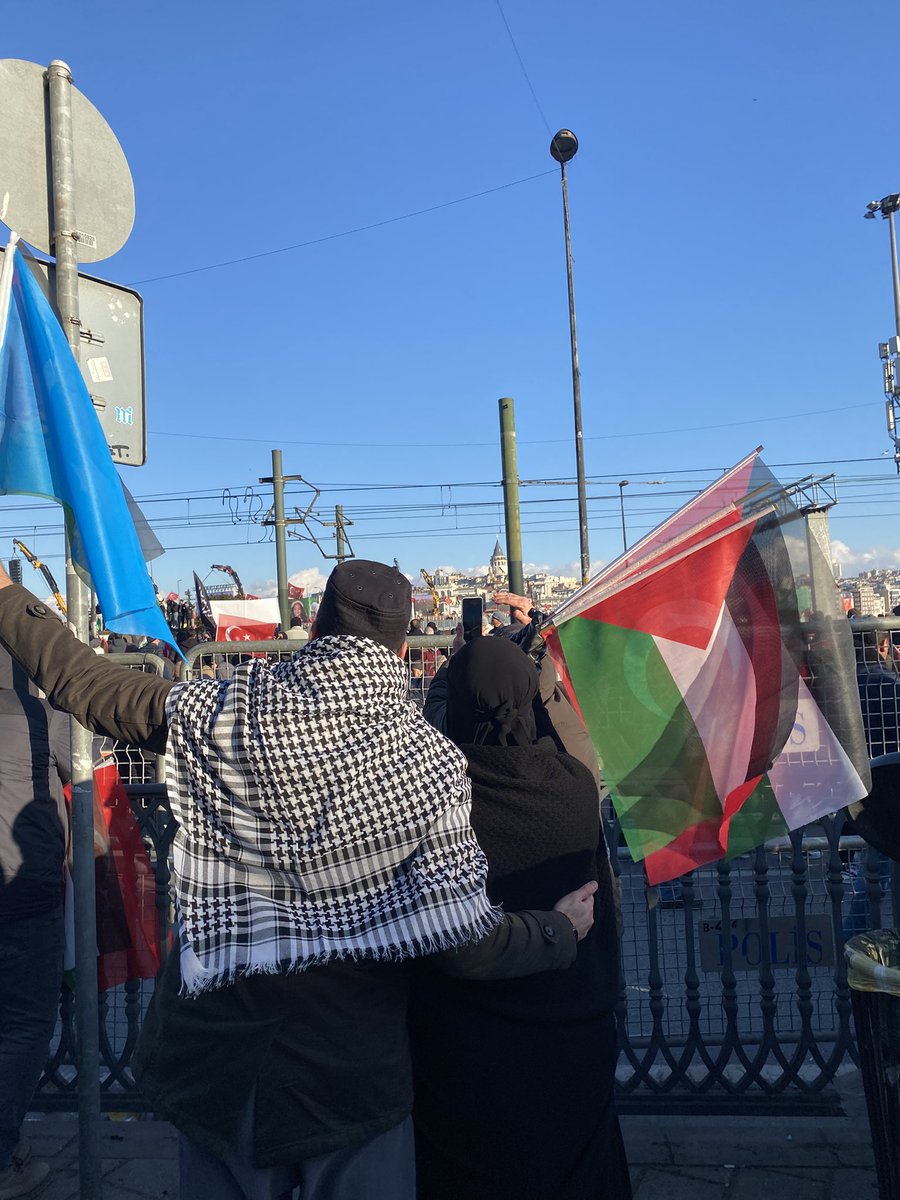 Sinmiyoruz, susmuyoruz, Filistin’i unutmuyoruz.