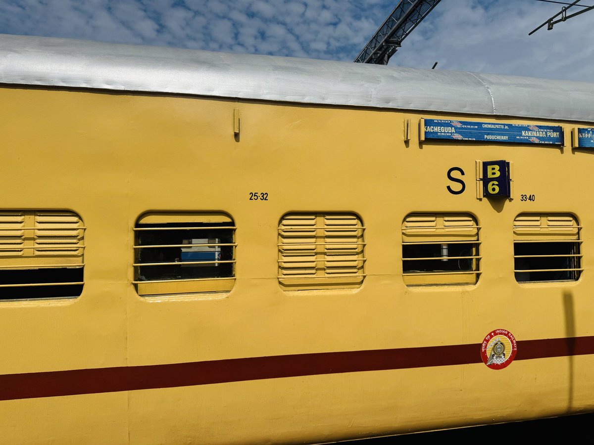 saghere1's tweet photo. Provided Non AC coach for an AC ticket. 
Though seats are available in current availability , TTE is not willing to change.

No prior intimation, No intention in changing the coach, No accountability 🙏🏻
Train no. 17656 (PDY COA Exp)
Hatsoff @IRCTCofficial 🫡 @AshwiniVaishnaw https://t.co/cyUcZoft5j