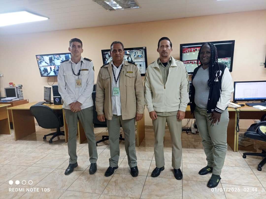 #AduanadeCuba Como es costumbre año por año esperando con nuestra tropa aguerrida en la trinchera de combate un Aniversario más del Triunfo de la Revolución. Orgulloso de nuestros dignos compañeros, es un honor estar siempre junto a ustedes. #SeguimosEnCombate.