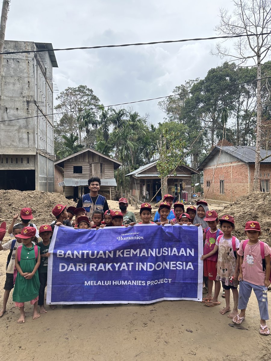 Kami Tim Humanies Project kembali meneruskan bantuan pendidikan bagi anak-anak yang terdampak banjir di Sumatera dengan menyalurkan perlengkapan sekolah untuk menyambut tahun ajaran baru. Harapannya, mereka bisa kembali bersemangat belajar dan tumbuh menjadi penerus bangsa yang