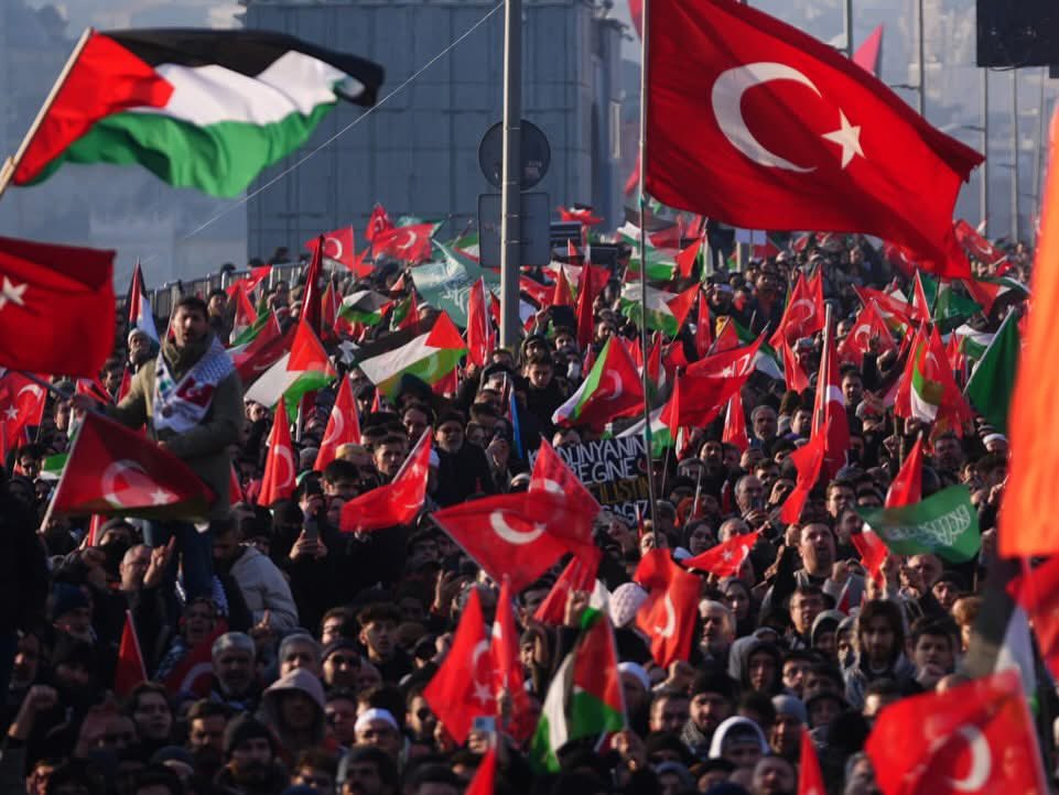 Sinmedik, Susmadık,
Filistin’i Unutmadık!
1 Ocak sabahında Yüzbinler 
Galata Köprüsünde, bir araya geldik.

Savunmasız çocukların, çaresiz kadınların,soykırıma uğramış Gazzeli,Filistin’li  
kardeşlerimizin sesi olduk.

Kahrolsun israil!

Cesur Öztürk
Memur-Sen İstanbul İl Başkanı