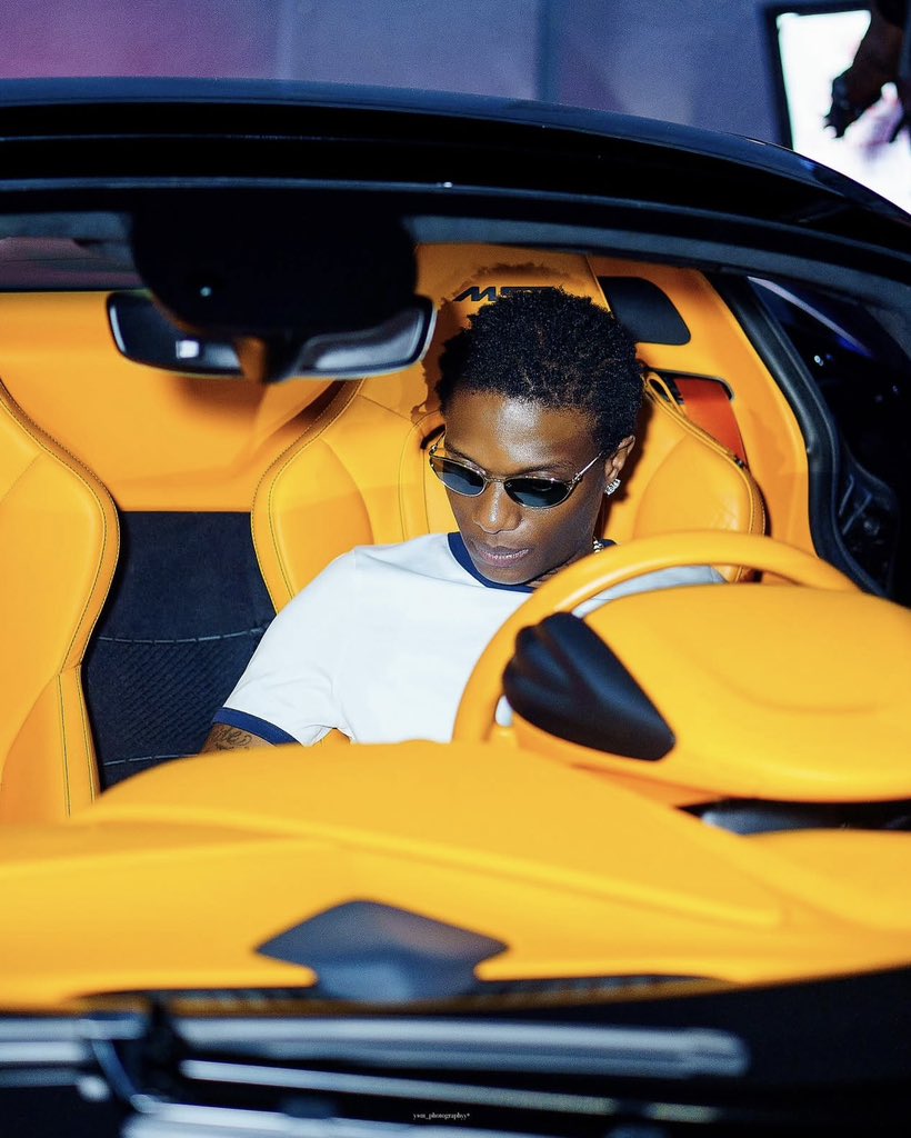 AfricaFactsZone's tweet image. Wizkid has become the first African Artist to surpass 200 awards.

He has won 3 awards at the 2025 ThatGrapeJuice Awards.

He won the awards for Best Collaboration for Dynamite, Best Movie for Long Live Lagos and Most Active Fanbase (FC).

He also holds 5 Guinness World Records.