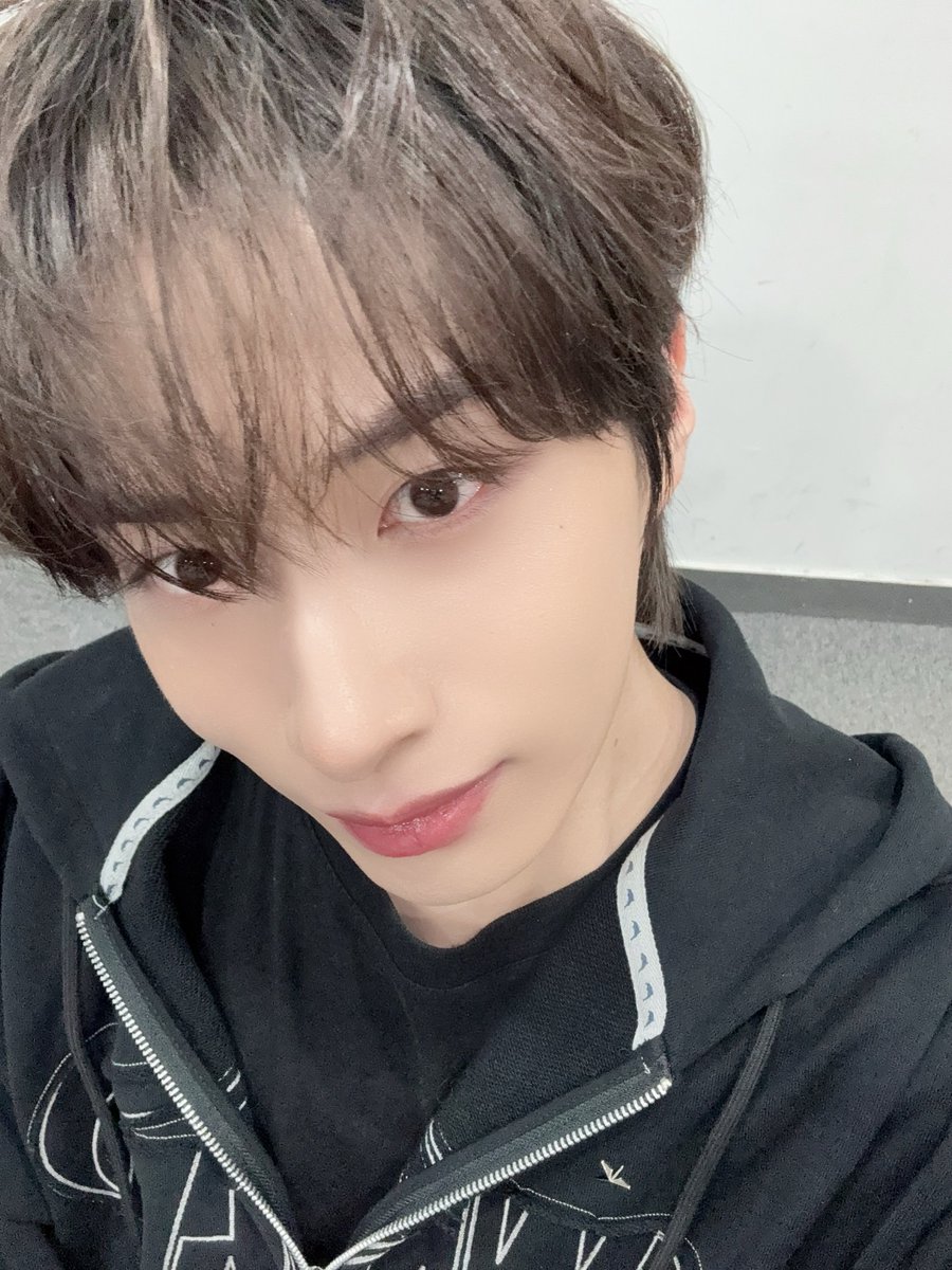 1001update's tweet photo. 🐶 #XION Fromm ㅡ 251104

📸 https://t.co/60gYM95IAh