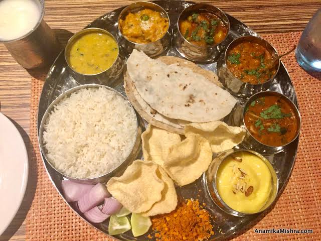 dombivlifoodie's tweet photo. शाकाहारी महाराष्ट्रीय थाळी
#मराठी #Marathi #खवय्यांसाठी #marathiblogger #foodblogger https://t.co/b66xvFcd5S