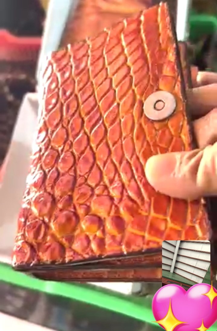 new year gift (?) tp harus bgt kulit buaya nih??? mana masih blm jelas balik dari papuanya 🤧