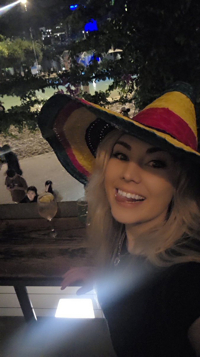 Miss_EMpossible tweet media