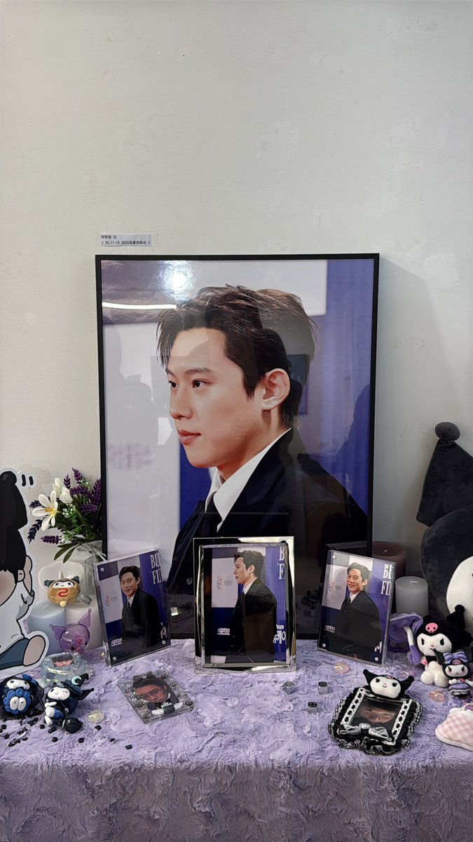 ‼️나눔 품목 공지‼️

-매장 내 모든 사진
(A2 사이즈 사진은 액자도 포함 나눔 가능합니다!)
-폼보드
-쿠로미 인형,피규어