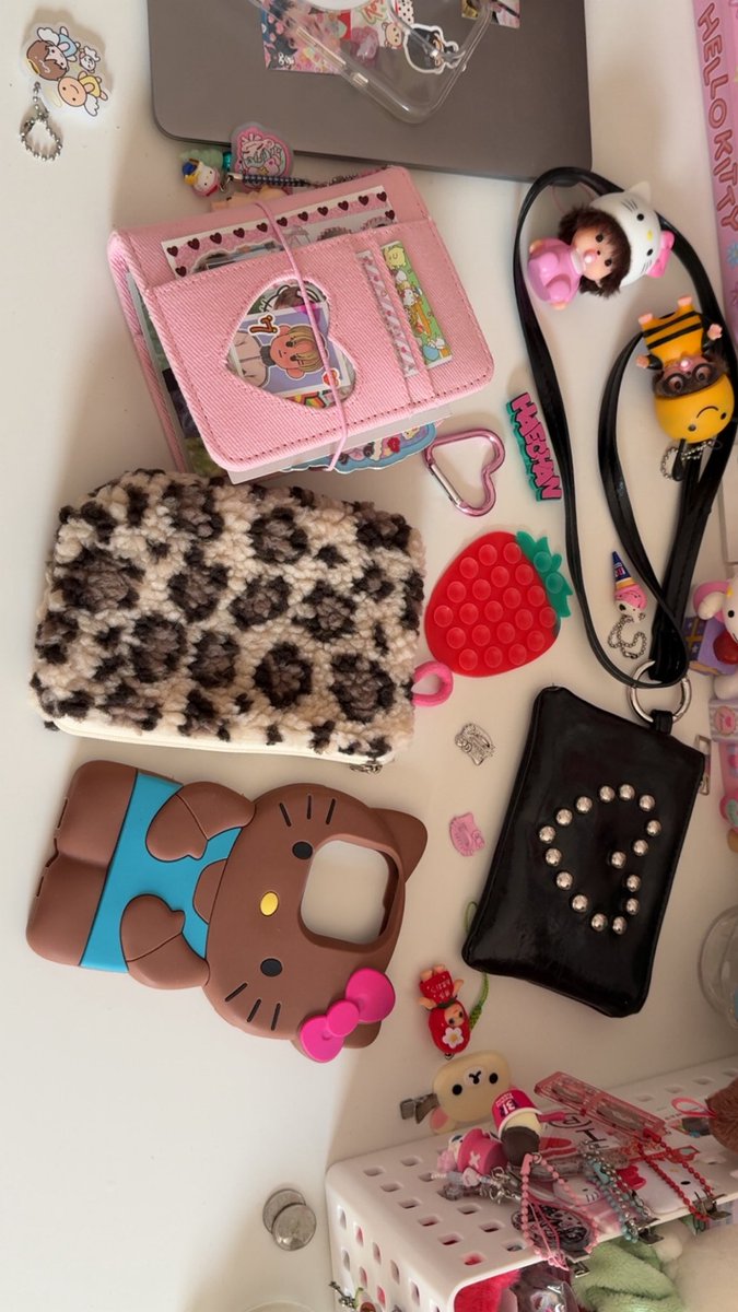 scarletmmint's tweet image. 🎆🩷🧘🏻‍♀️👩🏽‍❤️‍💋‍👩🏾☯️