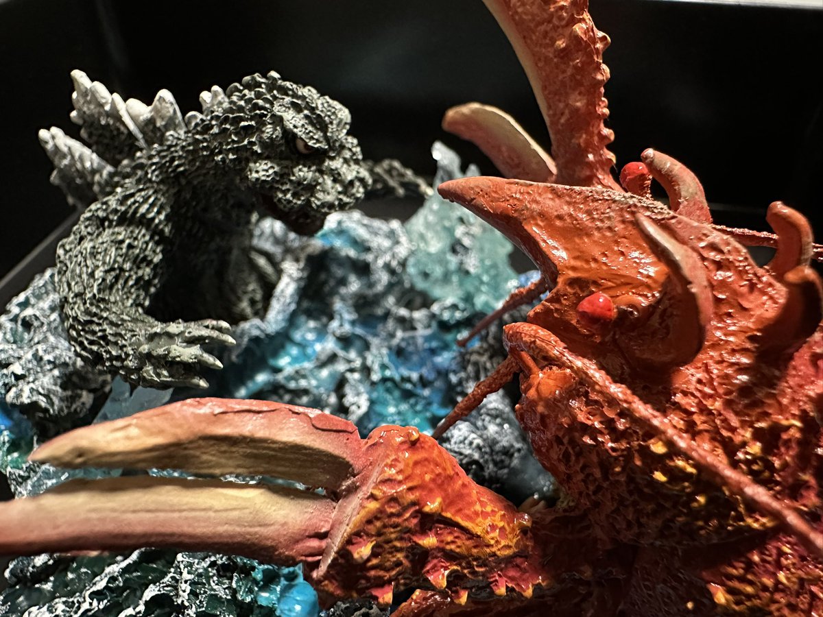 おせちに付いてた ゴジラ対エビラオーナメントと おみくじゴジラ