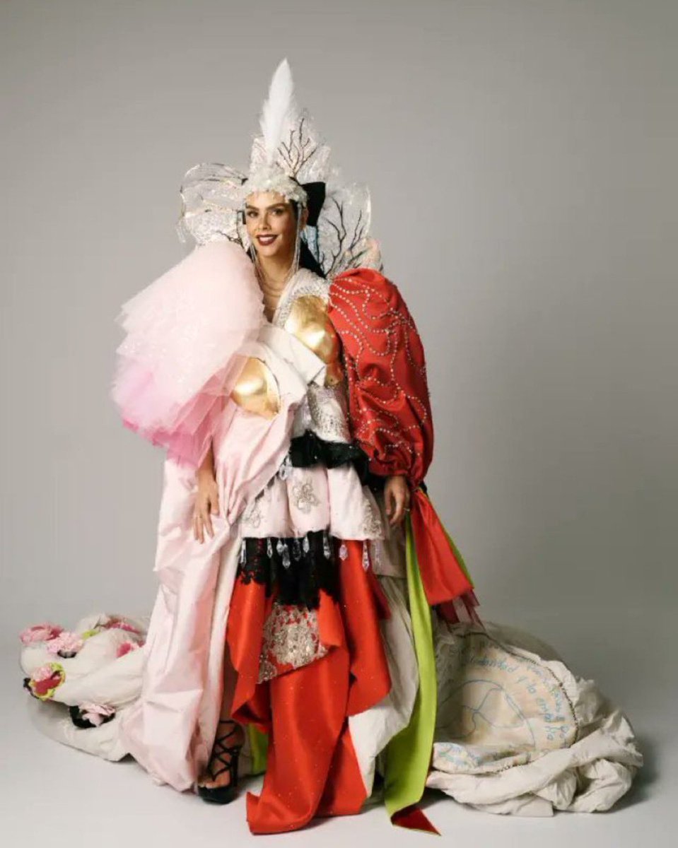 harryelsocio's tweet image. Cuando te caes desde el quinto por el patio interior donde están los tendederos.