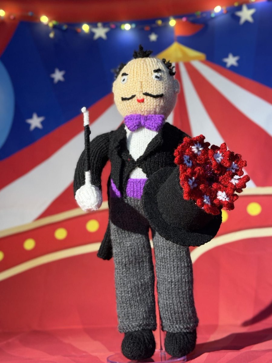 🎪 "The Christmas Circus is in Town" trail is on NOW!
Marvo the Magician wants to wish you a Happy New Year! Find him in a Hertford shop window on your New Year's Day walk!
Find all 23 circus knits! Map: buff.ly/6T3YKgJ
Auction: buff.ly/47whWhy 
<a href="/HertfordTC/">Hertford Town Council</a>