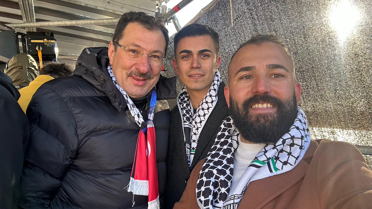 "Sinmiyoruz, susmuyoruz, Filistin’i unutmuyoruz..."

TÜGVA Genel Başkanı<a href="/ibrahim_besinci/">İbrahim Beşinci</a> ,
Adalet Bakanımız <a href="/yilmaztunc/">Yılmaz TUNÇ</a> ,
Gençlik Kolları Genel Başkanımız <a href="/avyusufibis/">Yusuf İBİŞ</a> ve
Genel Başkan Yardımcımız, Seçim işleri Başkanımız <a href="/aliihsanyavuz54/">Ali İhsan YAVUZ</a> ile #GalataKöprüsünde Bir araya geldik.