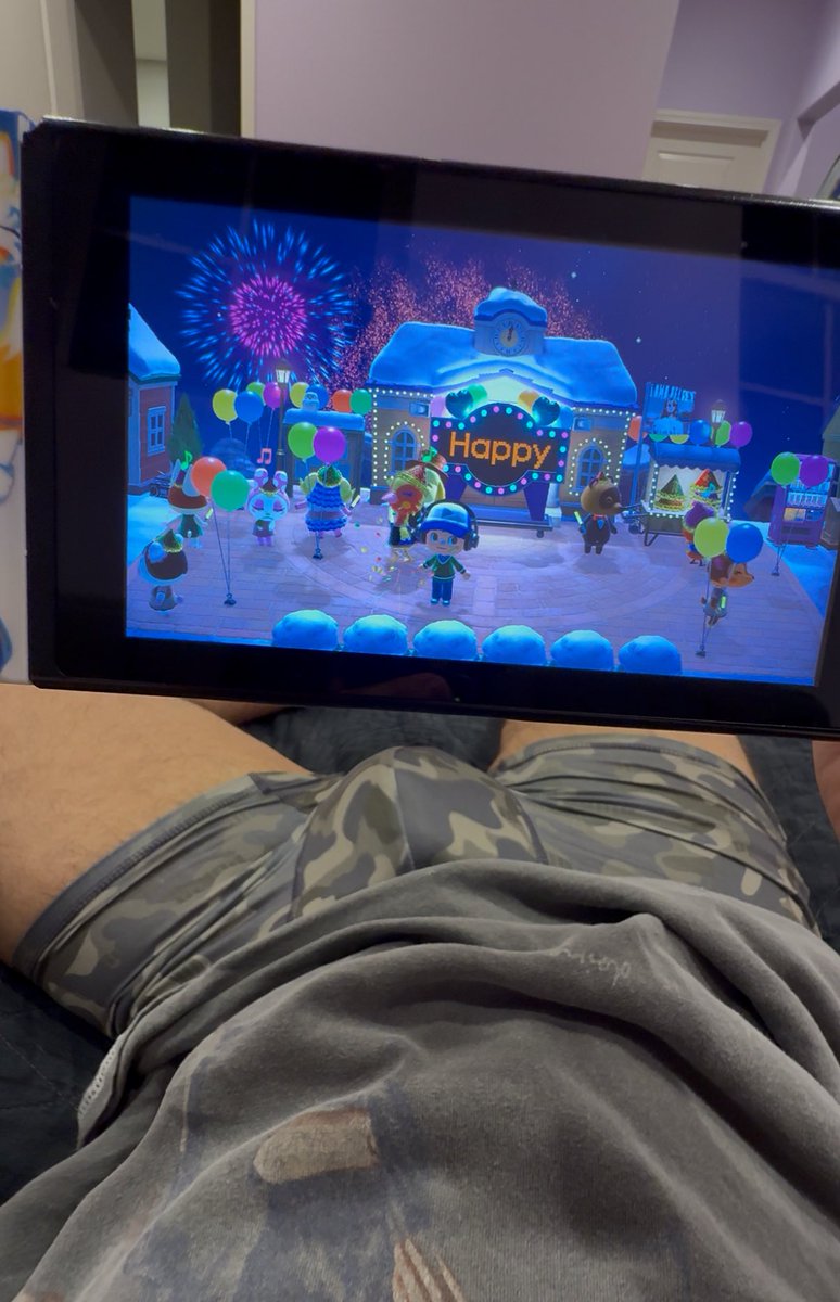 hornyandpoetic's tweet image. happy new year