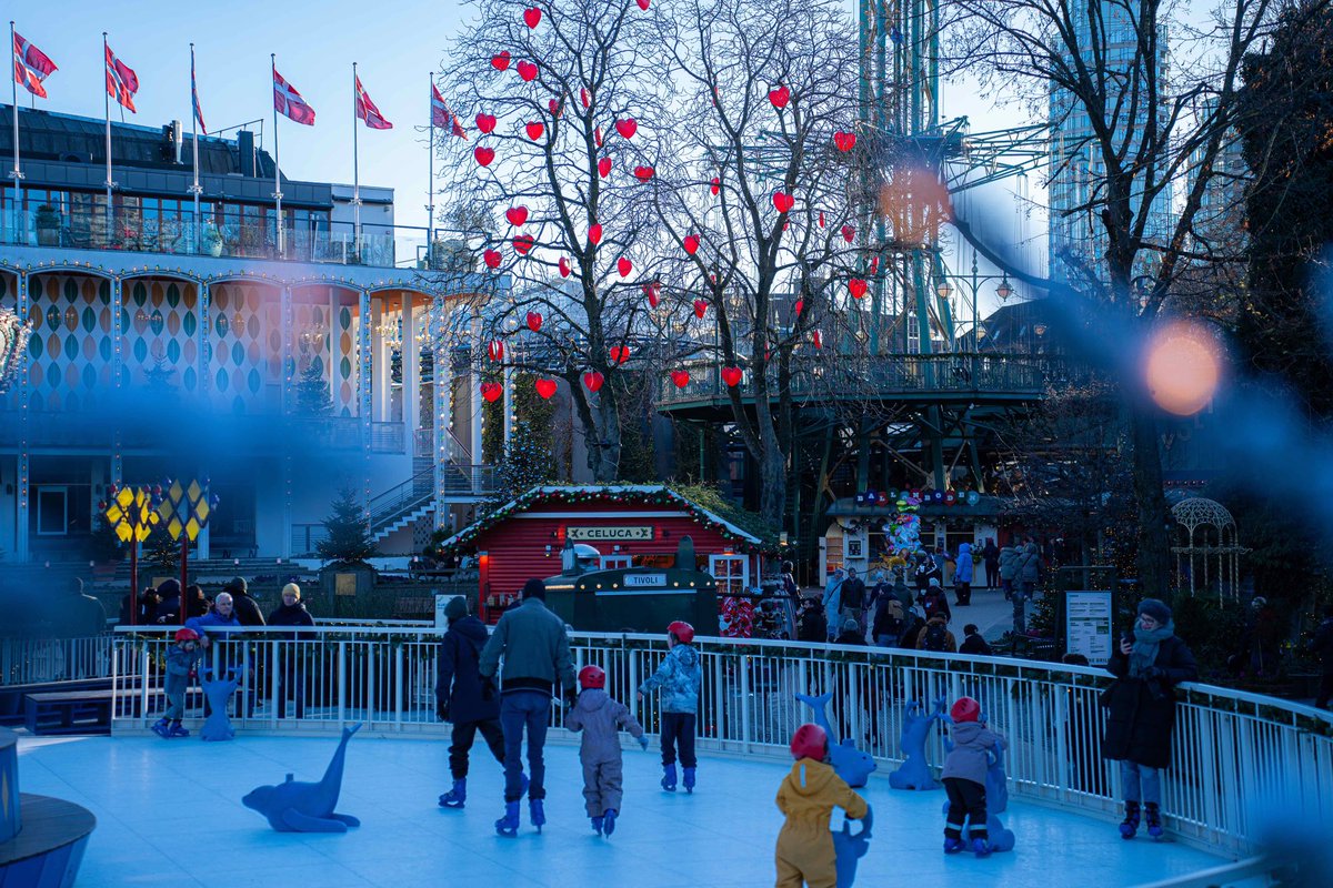 Godt nytår ❗️

Tivoli holder åbent til og med 4. januar i 2026
Tivoli kan opleves til og med d. 4. januar med masser af vinterstemning 

#dkmedier <a href="/btdk/">B.T.</a>