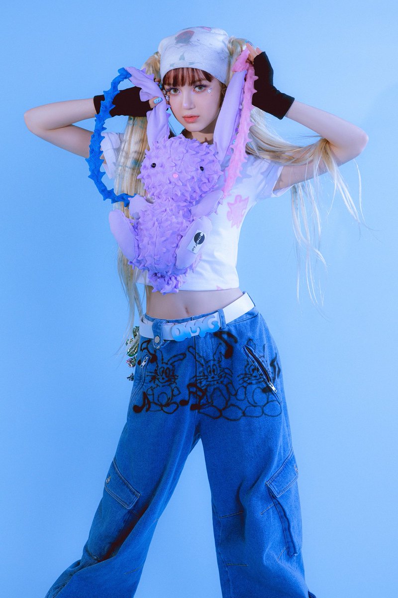 722whp's tweet image. Danielle from NewJeans? 🥰