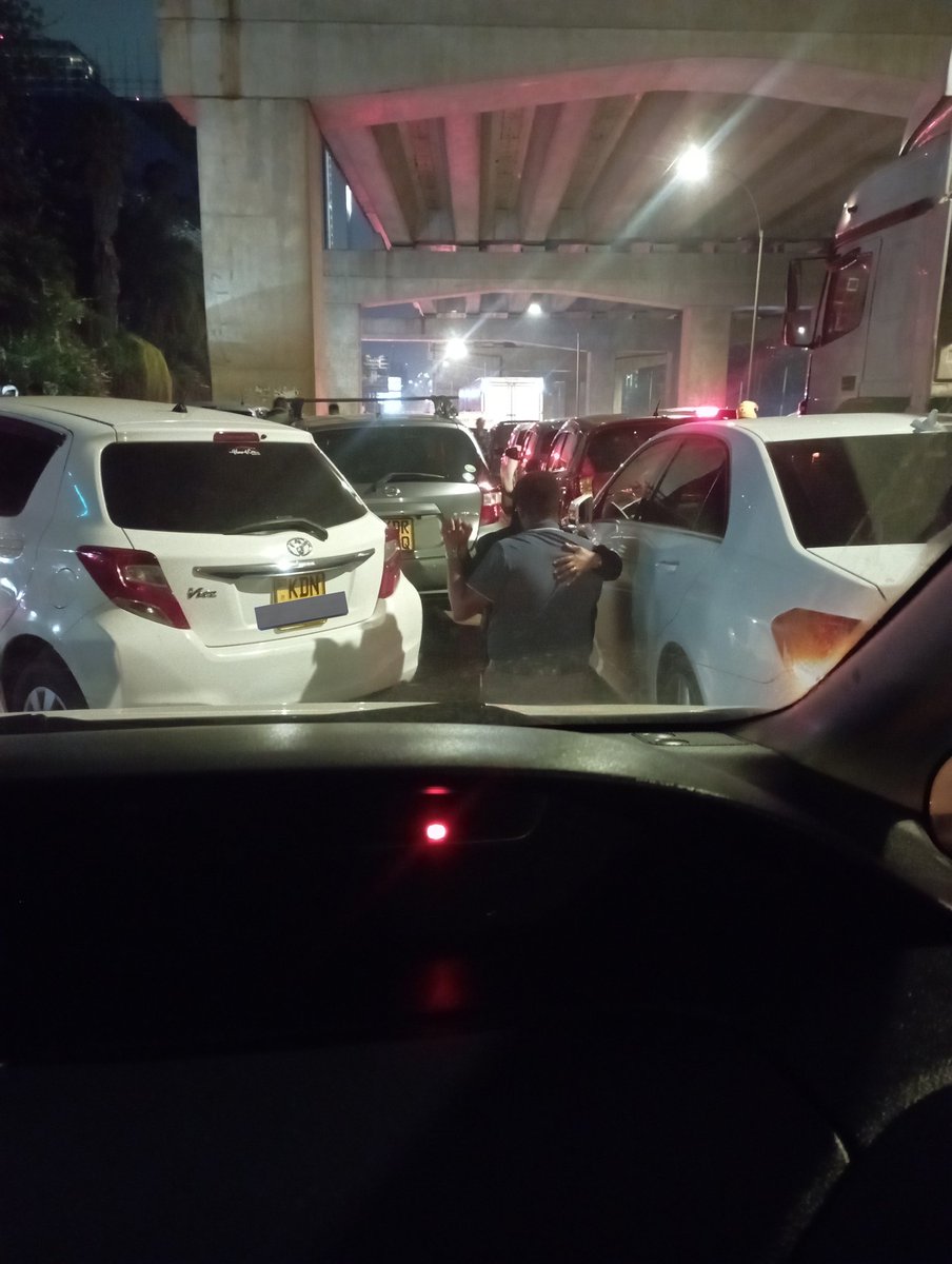 LeeRussian's tweet image. Jana after the clock hit midnight and all fireworks 🎇 display, this couple knelt down and did a short prayer TOGETHER. Happy for them sana...