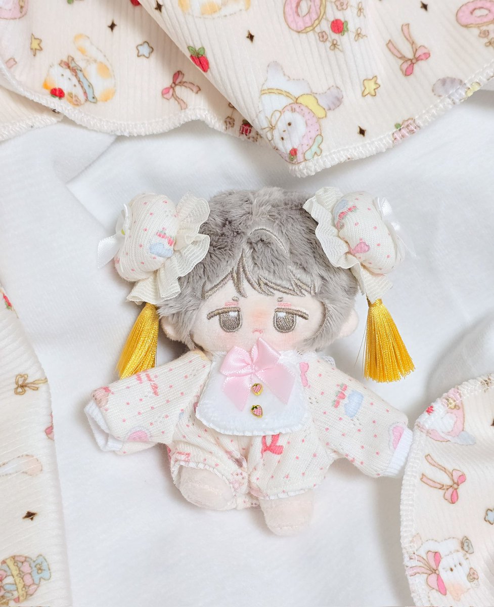 Rt♡)새해 복 많이 받으세요:)♡
신년 기념으로 이벤트 엽니다.
1분 뽑아서 10깅 해당의상을 보내드립니다.
당첨발표일-1월 5일