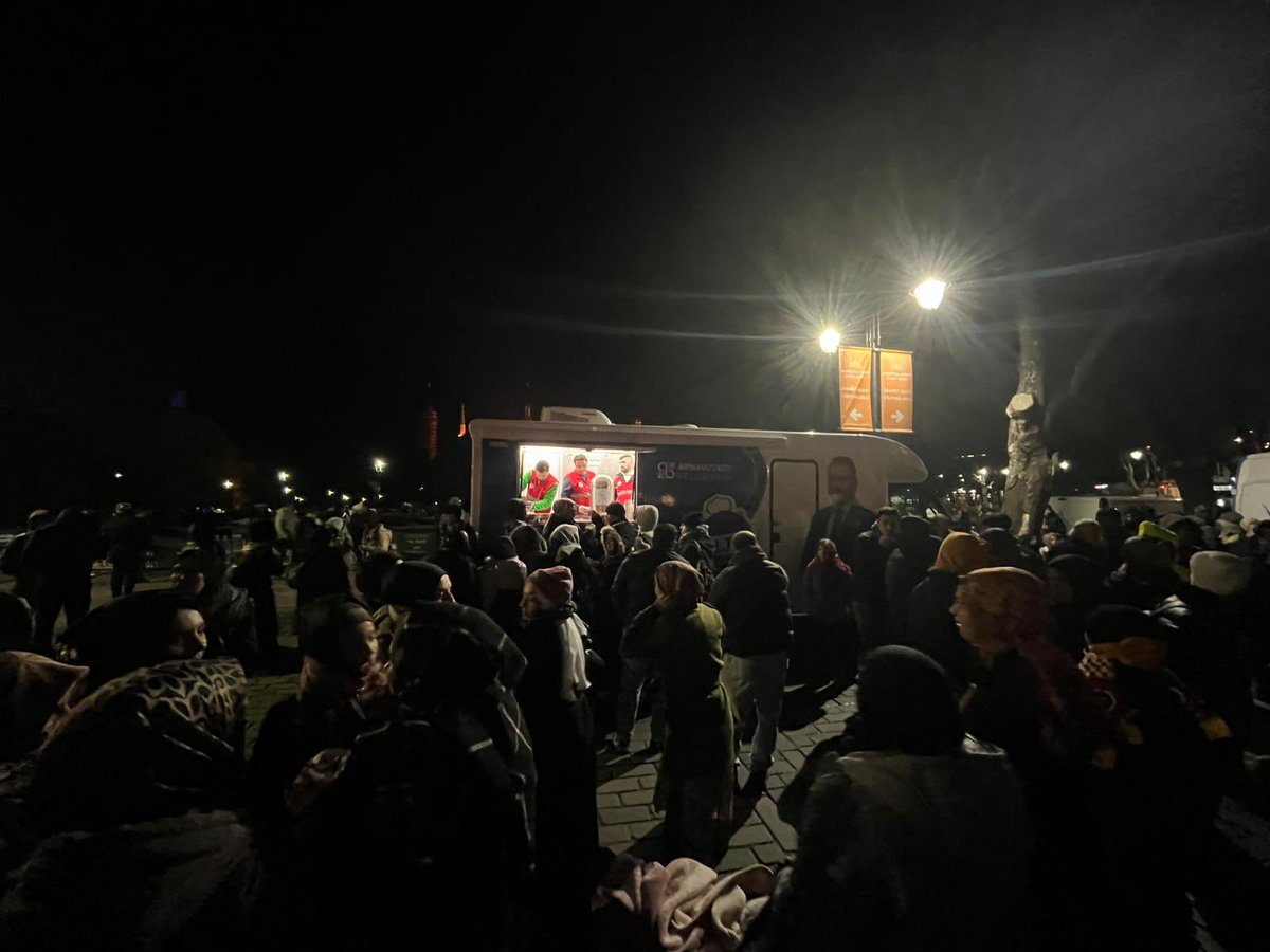 ArnavutkoyBel's tweet image. #Gazze için yeni yılın ilk gününde de Galata Köprüsü'ndeyiz! Sessizlik değil, vicdan konuşacak.
Dayanışmayla, kararlılıkla ve umutla Gazze için adalet demeye devam edeceğiz. 🇹🇷🇵🇸

Sinmiyoruz, susmuyoruz Gazze’yi unutmuyoruz! 🤝

#GazzeÇağrısı
#GazzeyiUnutma
#JusticeForGaza