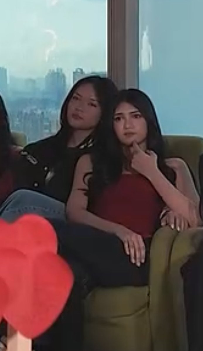 enchantedphi's tweet image. hny everybody 🙂‍↔️